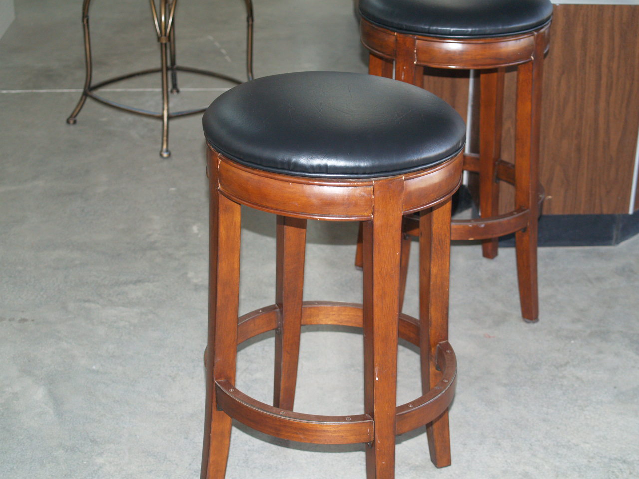 Let S Recover A Round Bar Stool Best, How To Recover Bar Stools With Backs